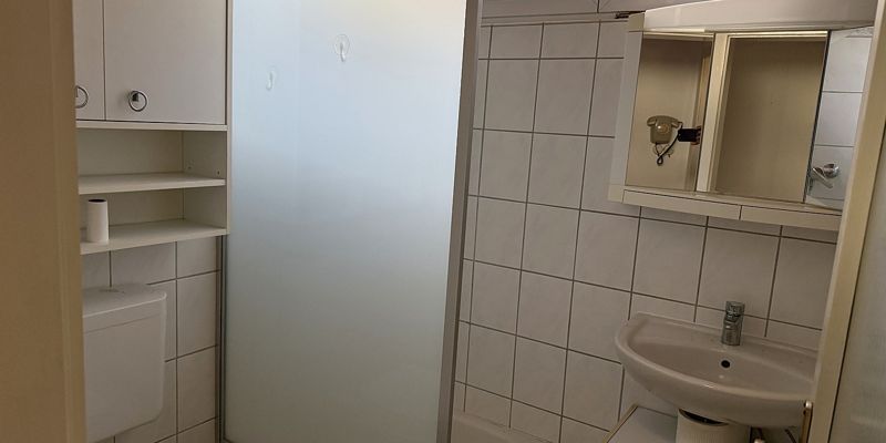 Derzeitiger Zustand des Badezimmers im Erdgeschoss